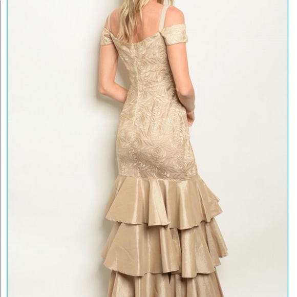 🆕Prom Bridesmaid Short Ruffled Beige lace gown. - Picture 3 of 5